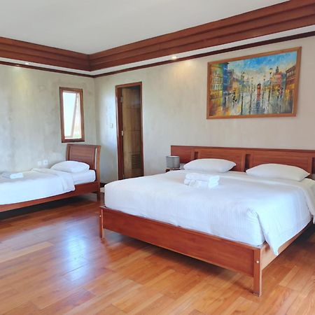 Spring Hill Hotel Ruteng Esterno foto
