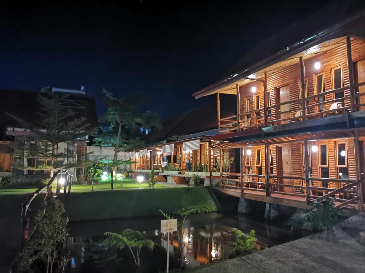 Spring Hill Hotel Ruteng Esterno foto