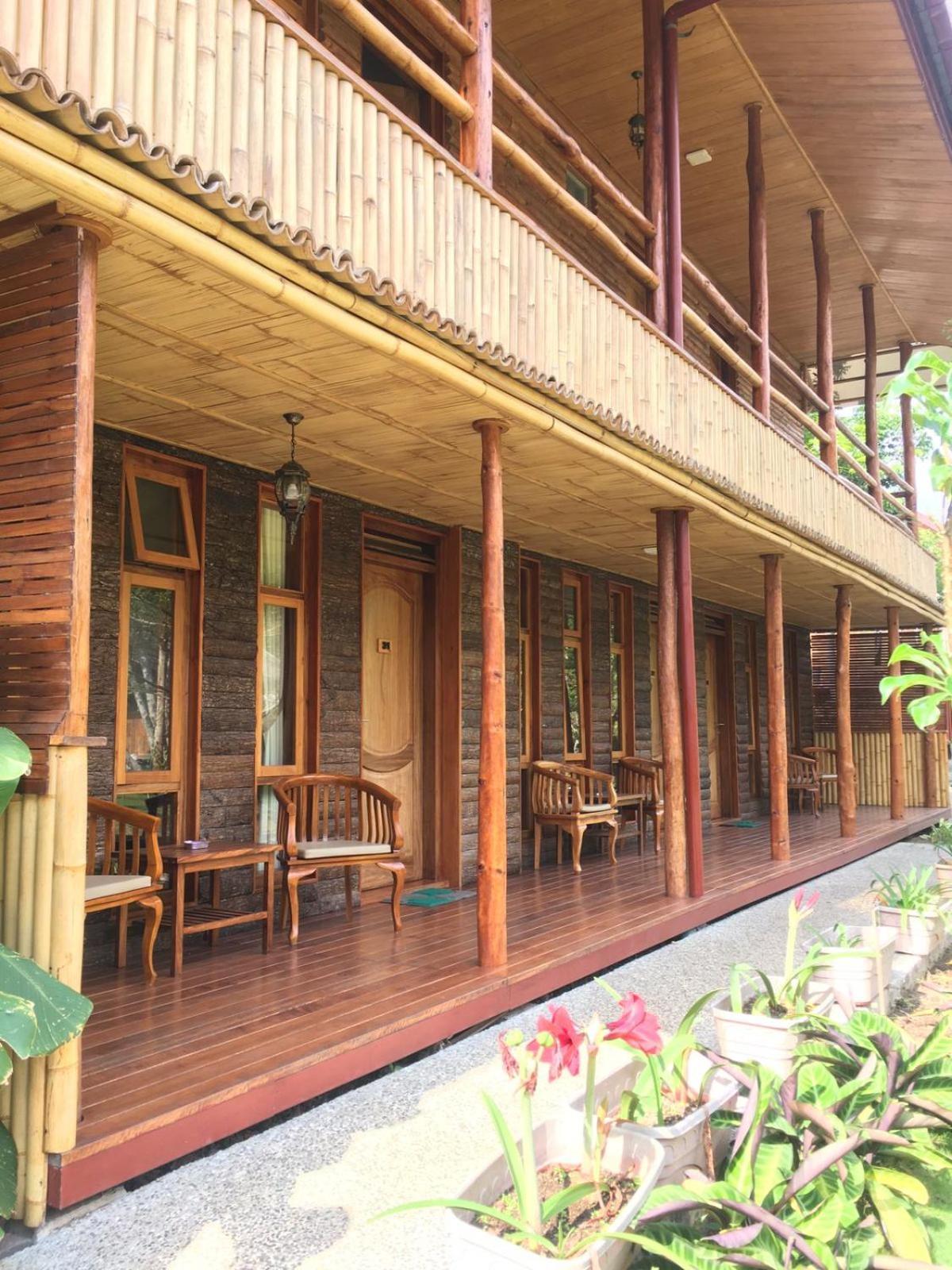 Spring Hill Hotel Ruteng Esterno foto