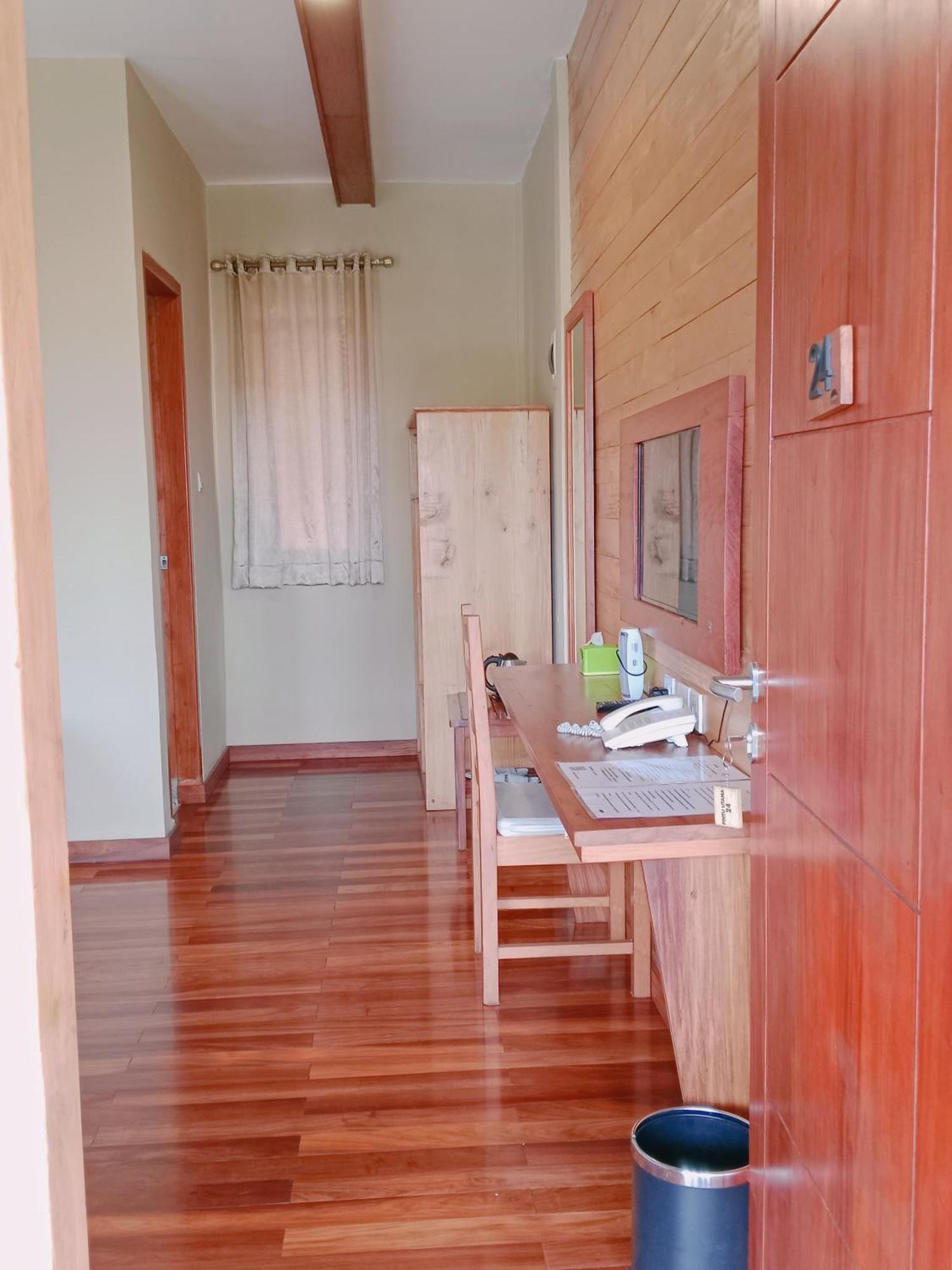 Spring Hill Hotel Ruteng Esterno foto