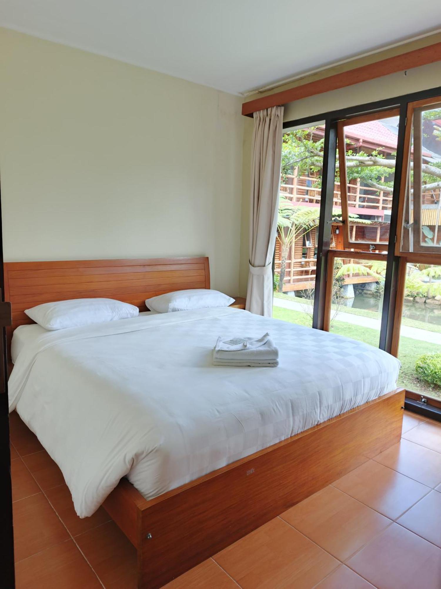 Spring Hill Hotel Ruteng Esterno foto