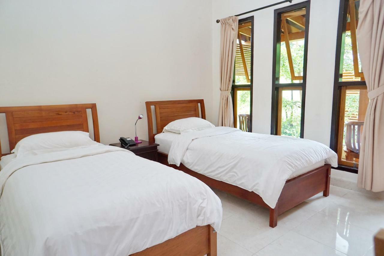 Spring Hill Hotel Ruteng Esterno foto