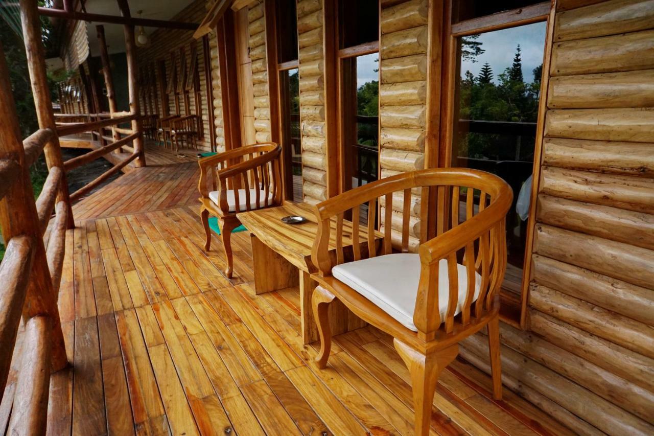 Spring Hill Hotel Ruteng Esterno foto