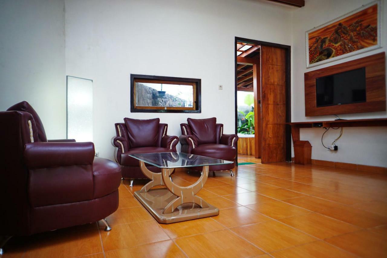 Spring Hill Hotel Ruteng Esterno foto