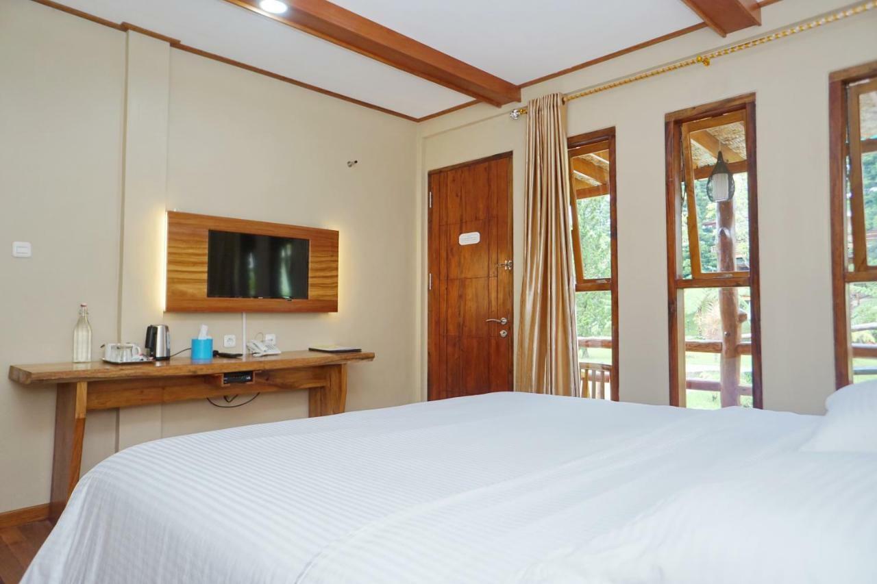 Spring Hill Hotel Ruteng Esterno foto