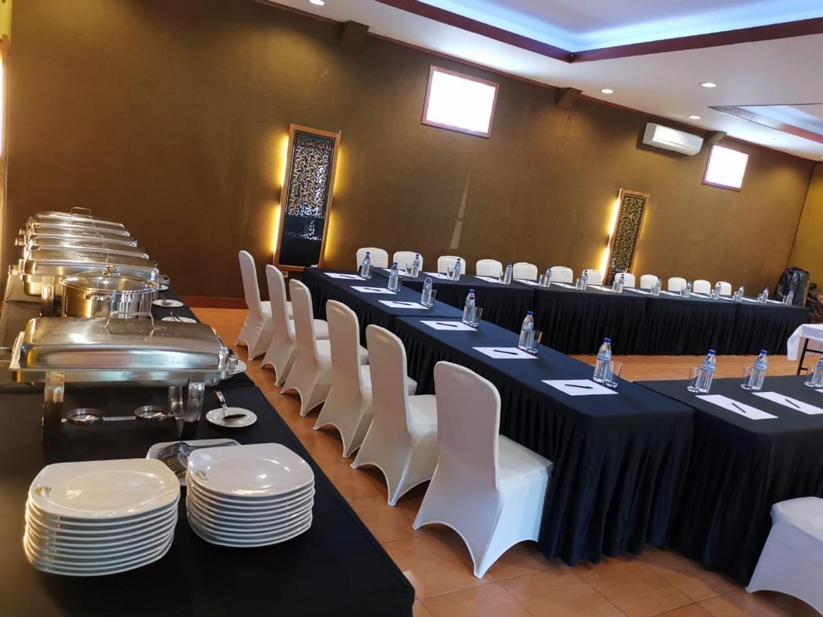 Spring Hill Hotel Ruteng Esterno foto
